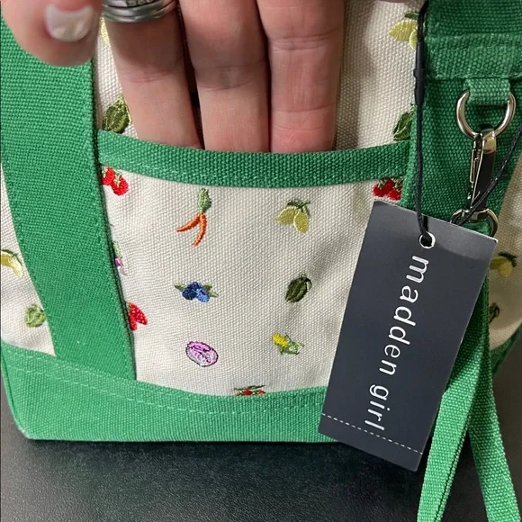 Madden Girl | Farmers Market Veggie Mini Tote w/ Matching Wallet & Hair Fun 🍅🥕🌽 - Picture 14 of 17